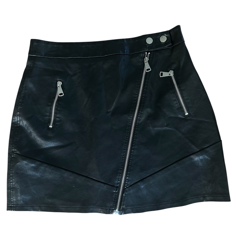 Kendall & Kylie Black Zipper Mini Skirt.         Size L